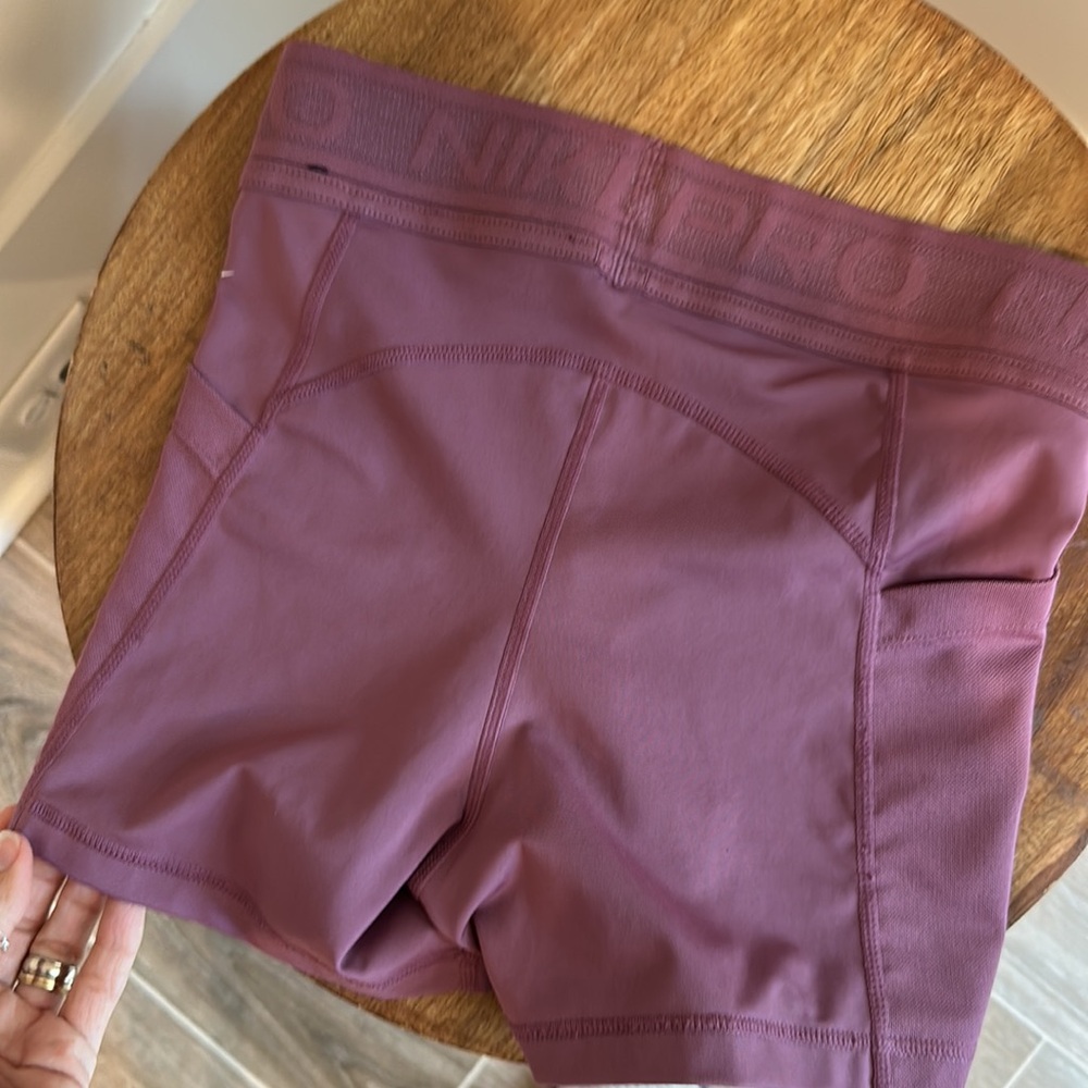 Nike pros - Picture 2 of 3